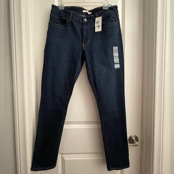 Levi’s - Picture 1 of 5